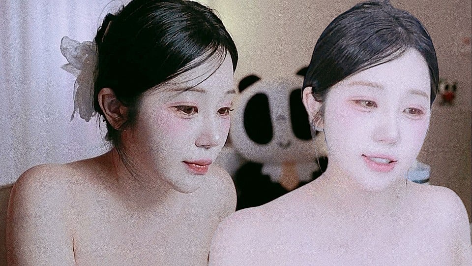 韩国BJ - eli05021212满脸胶原蛋白的啦啦队妹妹也开播19禁了，美乳随着身体摆动上下翻飞