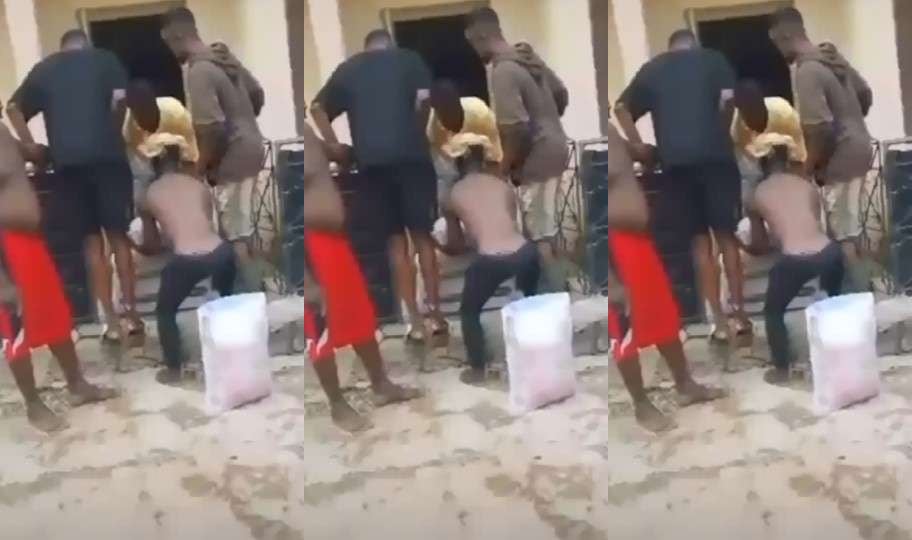 猎奇至极非洲黑人男子为打赌头顶四袋水泥被压断脊椎后不幸身亡！